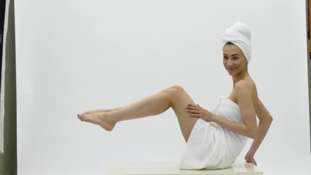 Beautiful woman handle towel, after bath — Stock Video