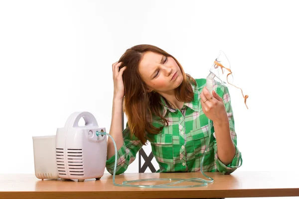 Mujer con inhalador —  Fotos de Stock