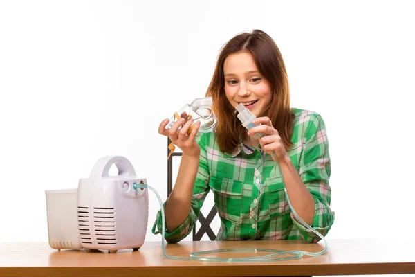 Mujer con inhalador — Foto de Stock