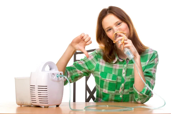 Mujer con inhalador —  Fotos de Stock