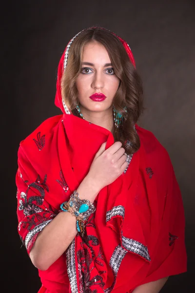 Woman in red sari — Stock Photo, Image