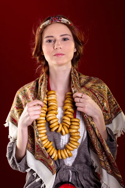 Menina bonita em vestido nacional russo — Fotografia de Stock