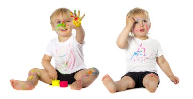 Boya ile oynarken İkizler