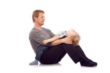 Bebek oğlunun babasıyla birlikte oynamak