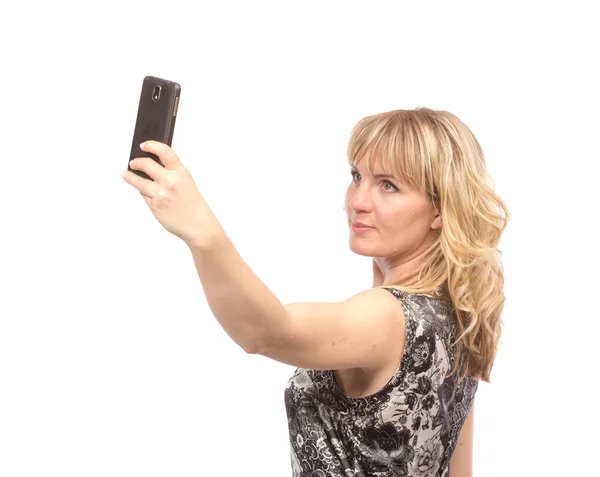 Mooie vrouw nemen zelf foto met smartphone camera — Stockfoto