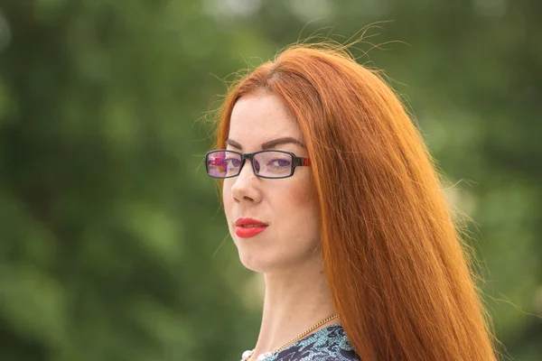 Mujer jengibre de cerca retrato —  Fotos de Stock