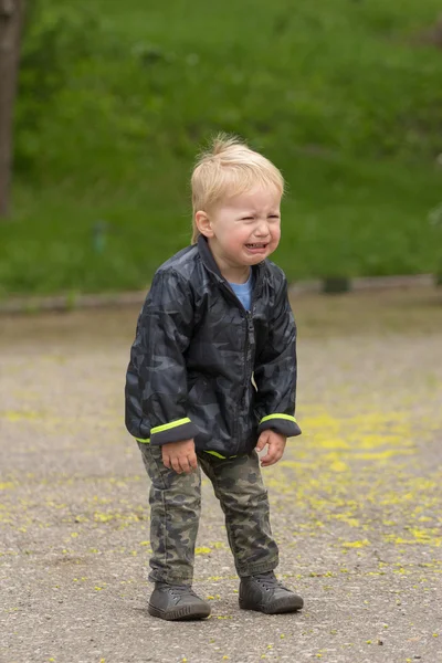 Kind weint sehr laut — Stockfoto