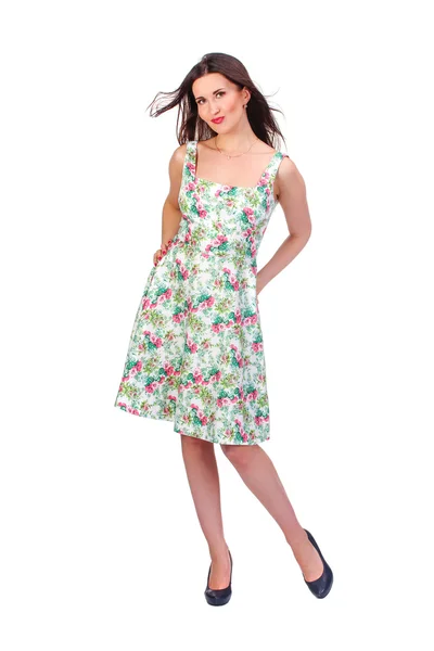 Pełnej długości piękne kobiety stwarzających w letniej sukience — Zdjęcie stockowe