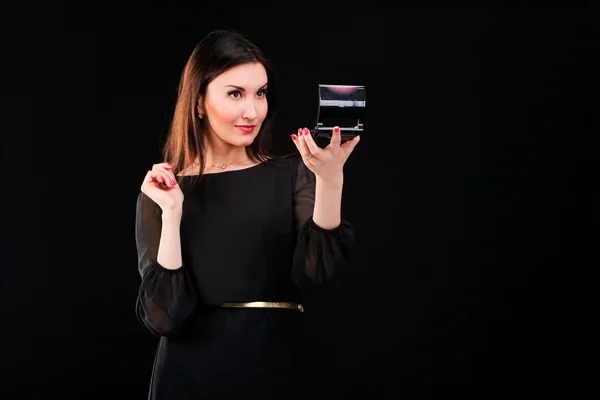 Young woman applying lipstick looking at mirror — Stock Photo, Image