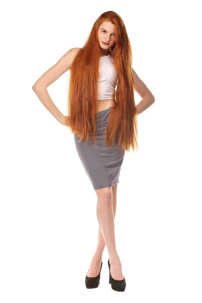 Portrét Krásné dívky. Zdravé dlouhé červené vlasy. — Stock fotografie