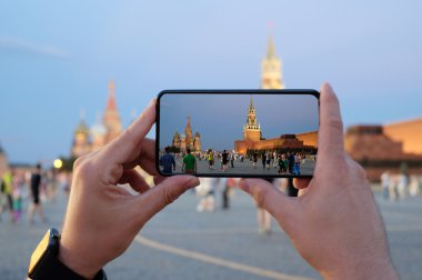cep telefonu, Saint Ba bir fotoğraf çekici holding insan eller