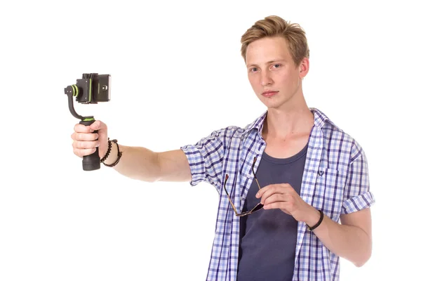 Mann hält kleine Action-Kamera in der Hand. — Stockfoto