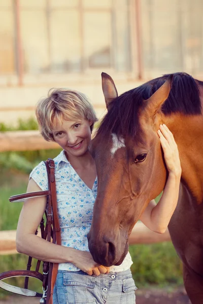 Woman embrace brown horse — Stock Photo, Image