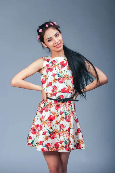 Pretty brunette girl posing — Stock Photo, Image