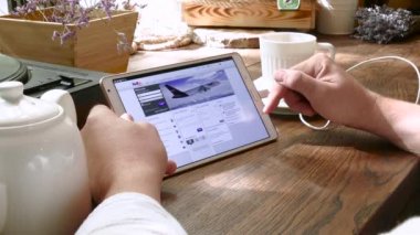 Eylül 11, 2016 Moskova, Rusya: Fedex Web sitesinde online alışveriş.