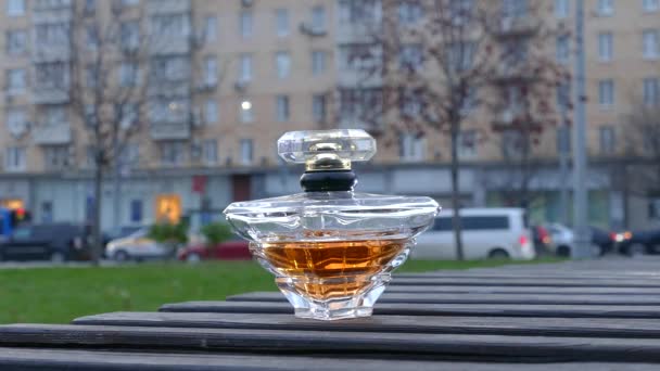 Perfume bottle with urban traffic — Stock Video