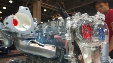 Otomatik gösterim için içten yanmalı motor modeli