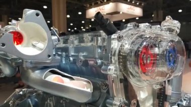 Otomatik gösterim için içten yanmalı motor modeli