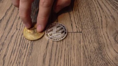Masadaki Altın Bitcoin