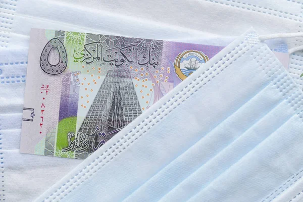 Billets de 5 dinars koweïtiens. — Photo