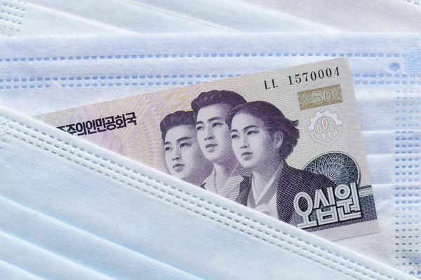 Kuzey Kore 'nin maskeli para birimi. — Stok fotoğraf