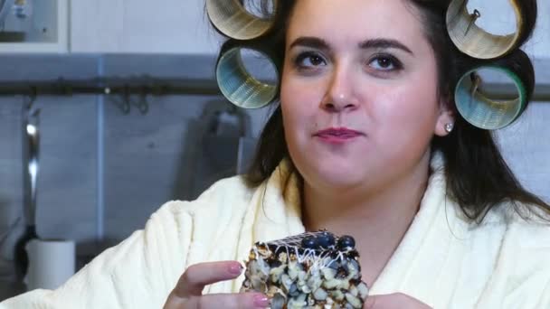 Taze pastanın tadından çılgın bir zevk — Stok video