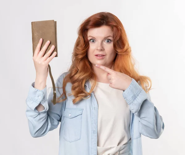 Rosso-capelli Modello in posa in studio — Foto Stock