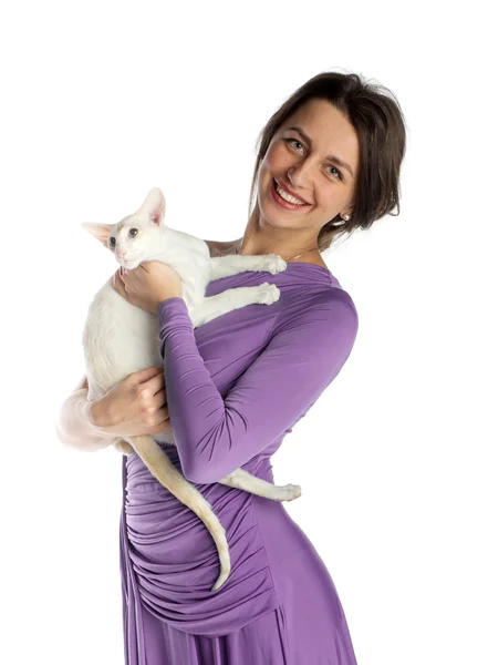 Mooi meisje met kat — Stockfoto