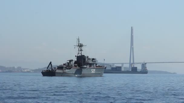 Ship near the concrete bridge — Stock Video