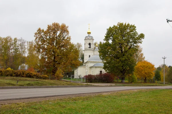 Weiße Ortodox-Kirche — Stockfoto