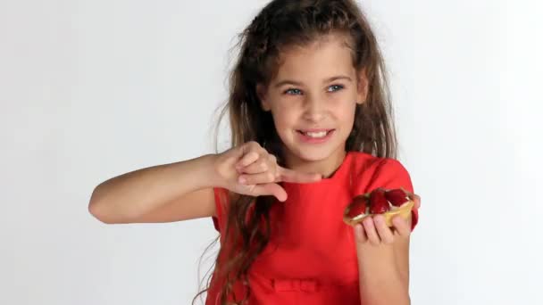 Young girl with cake — Stock Video