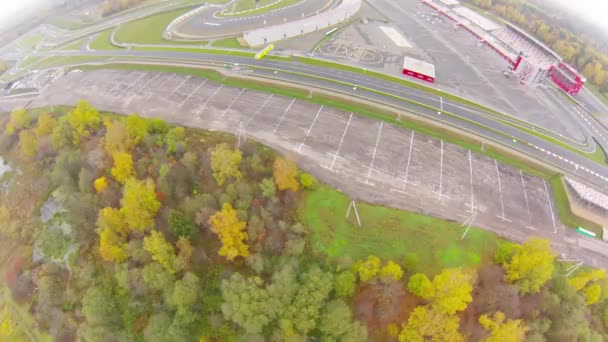 レースの前に空のレースのリング。航空写真ビュー. — ストック動画