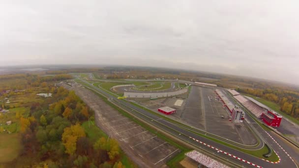 Порожнє кільце перегонів перед перегонами. Вид з повітря . — стокове відео