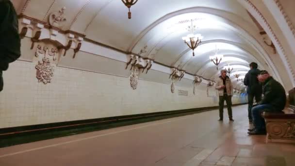 Metropolitana sulla stazione di Arbatskaya — Video Stock