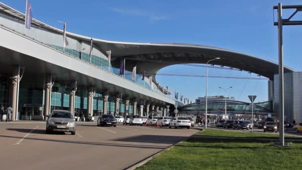 Condução através do aeroporto de Sheremetyevo. Terminal D — Vídeo de Stock