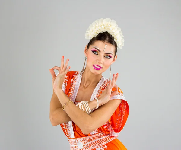 Індійська дівчина танцює — стокове фото