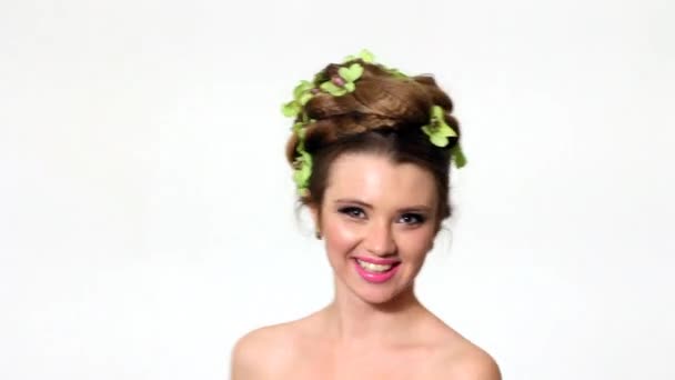 Beautiful woman with orchid flower in hair posing — Stock Video