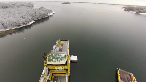 Fin veerboten veerboot tussen Korpo en Houtskari eiland. — Stockvideo