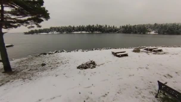 Survoler l'île enneigée 