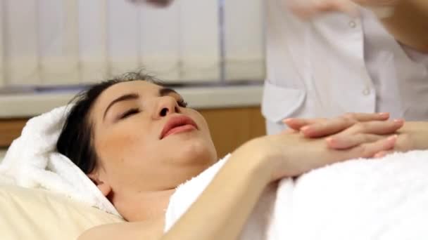 Woman nervous before the cosmetic procedures — Stock Video