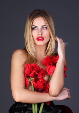 çiçekli kadın portresi