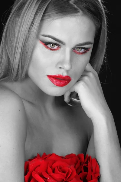Portret van vrouw met rode lippen — Stockfoto