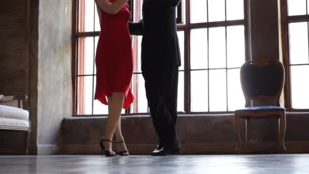 Pareja bailando tango — Vídeos de Stock