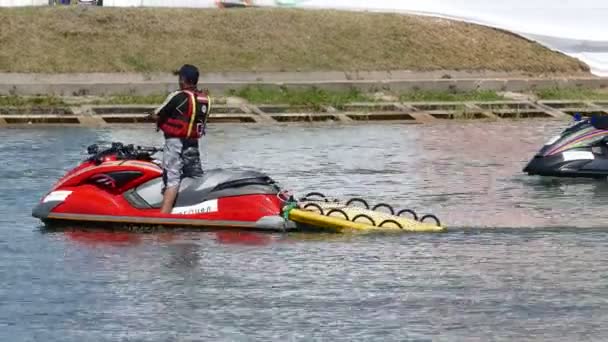 JUL 26, 2015 MOSCOU : Journée flugtag taureau rouge . — Video