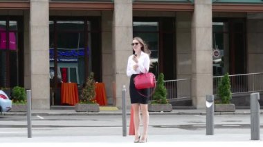 cep telefonunuzda bir kadın