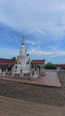 SAMUI THAILAND 29 Mayıs 2025: Kızıl Budist tapınağı Wat Ratchathammaram manzarası