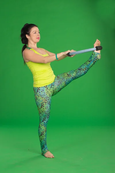 Mujer haciendo pilates con anillo —  Fotos de Stock