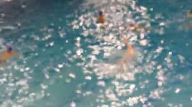 Su topu, saldırı, yüzücüler, defocused