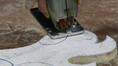 Elektrik fretsaw kontrplak testere. yakın çekim. Önden Görünüm