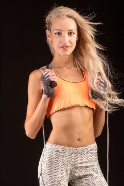 ip atlama ile sevimli kadın.